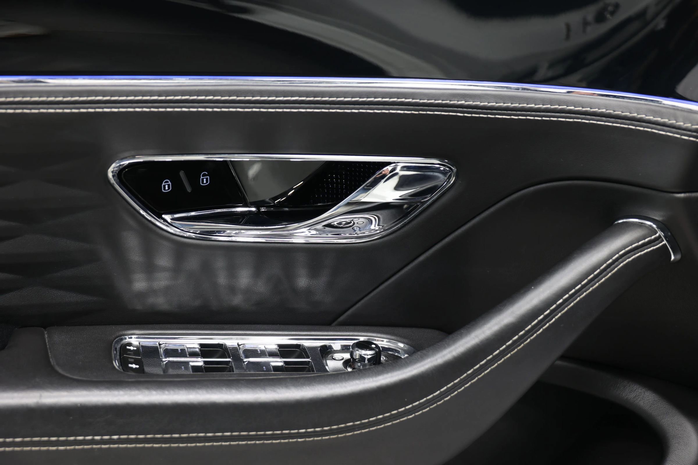 Used 2020 Bentley Flying Spur W12 image 13