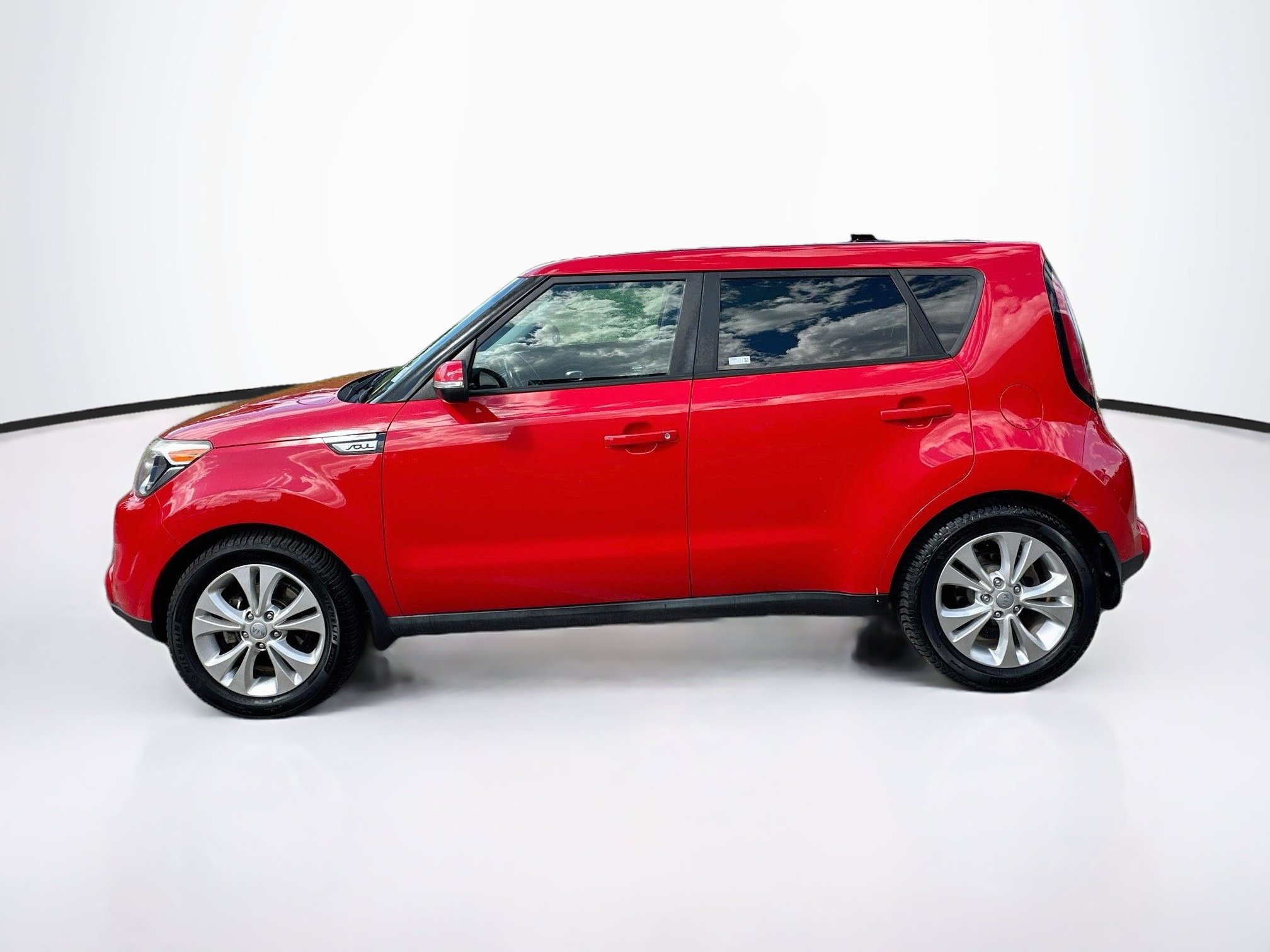 Used 2016 Kia Soul ! FWD image 4