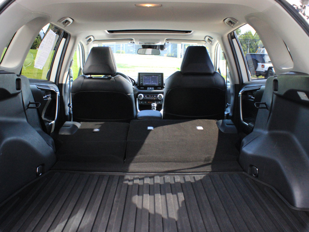 Used 2021 Toyota RAV4 XLE Premium AWD/4WD image 34