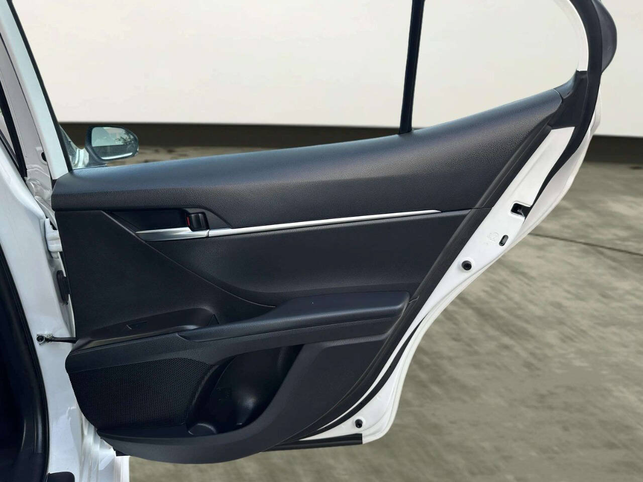 Used 2022 Toyota Camry SE FWD image 17