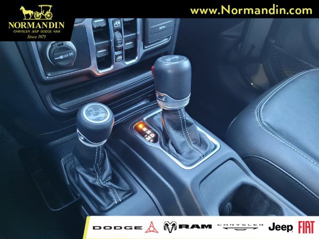 Used 2022 Jeep Wrangler Unlimited Sahara AWD/4WD image 12