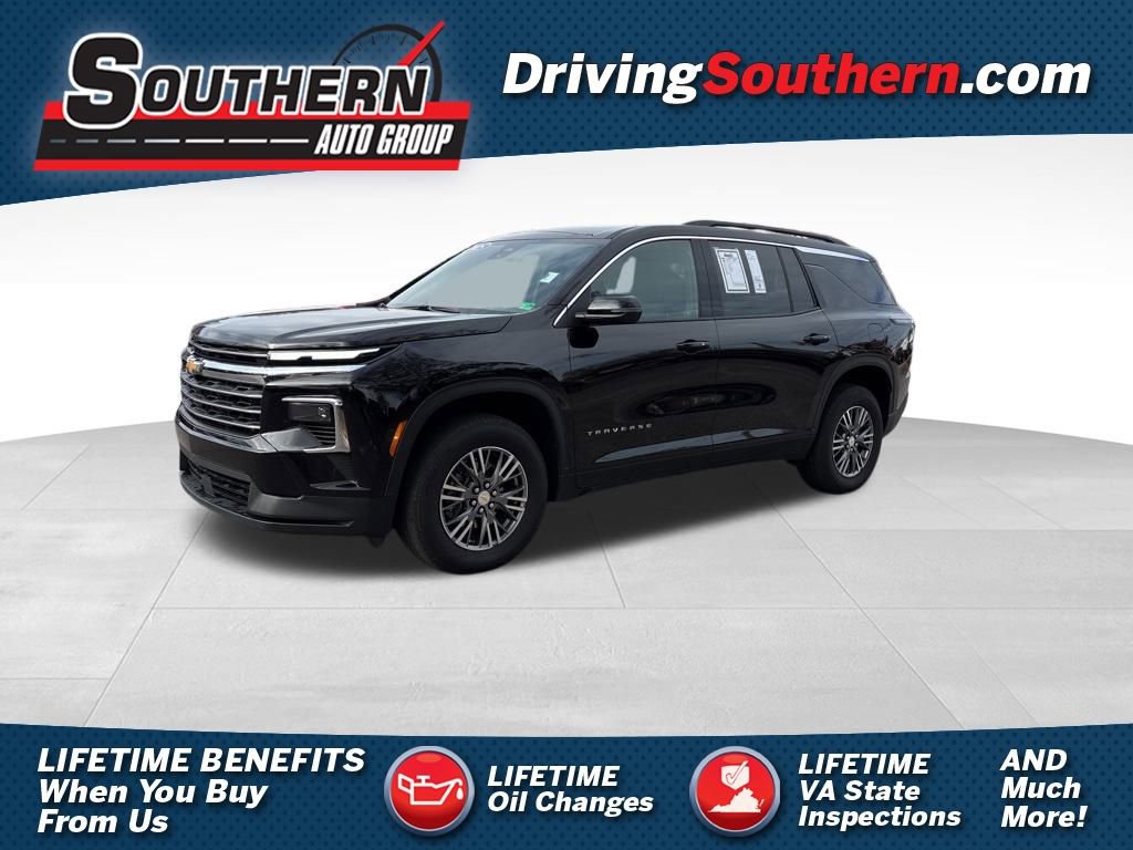 Used 2025 Chevrolet Traverse LT
