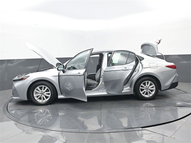 Used 2025 Toyota Camry LE image 34