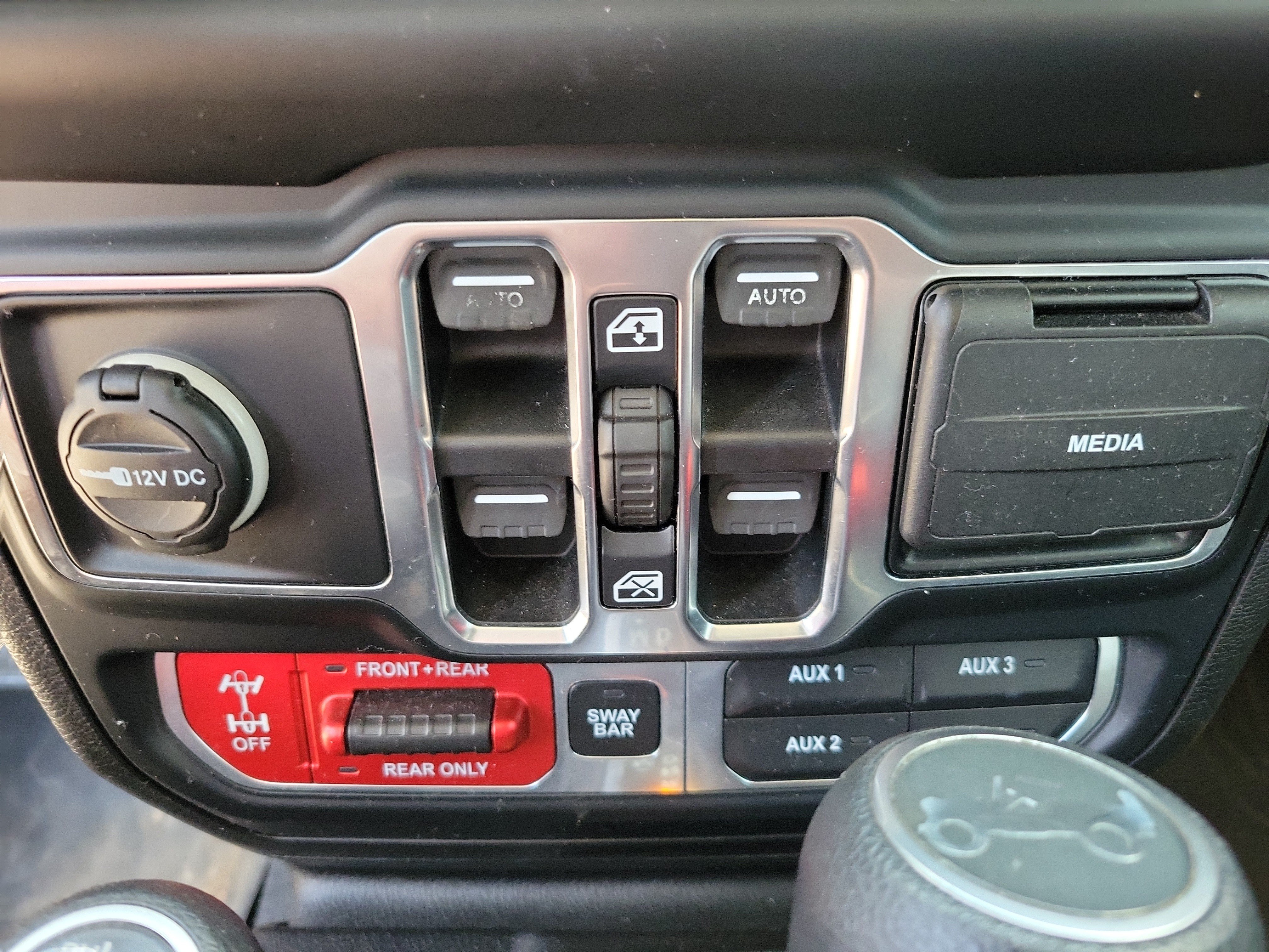 Used 2019 Jeep Wrangler Unlimited Rubicon w/ Dual Top Group AWD/4WD image 13