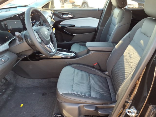 New 2026 Chevrolet Trax LT w/ Sunroof Package FWD image 6