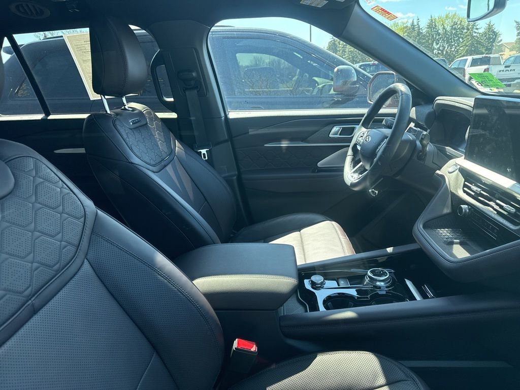 Used 2025 Ford Explorer Platinum w/ Ultimate Package image 8