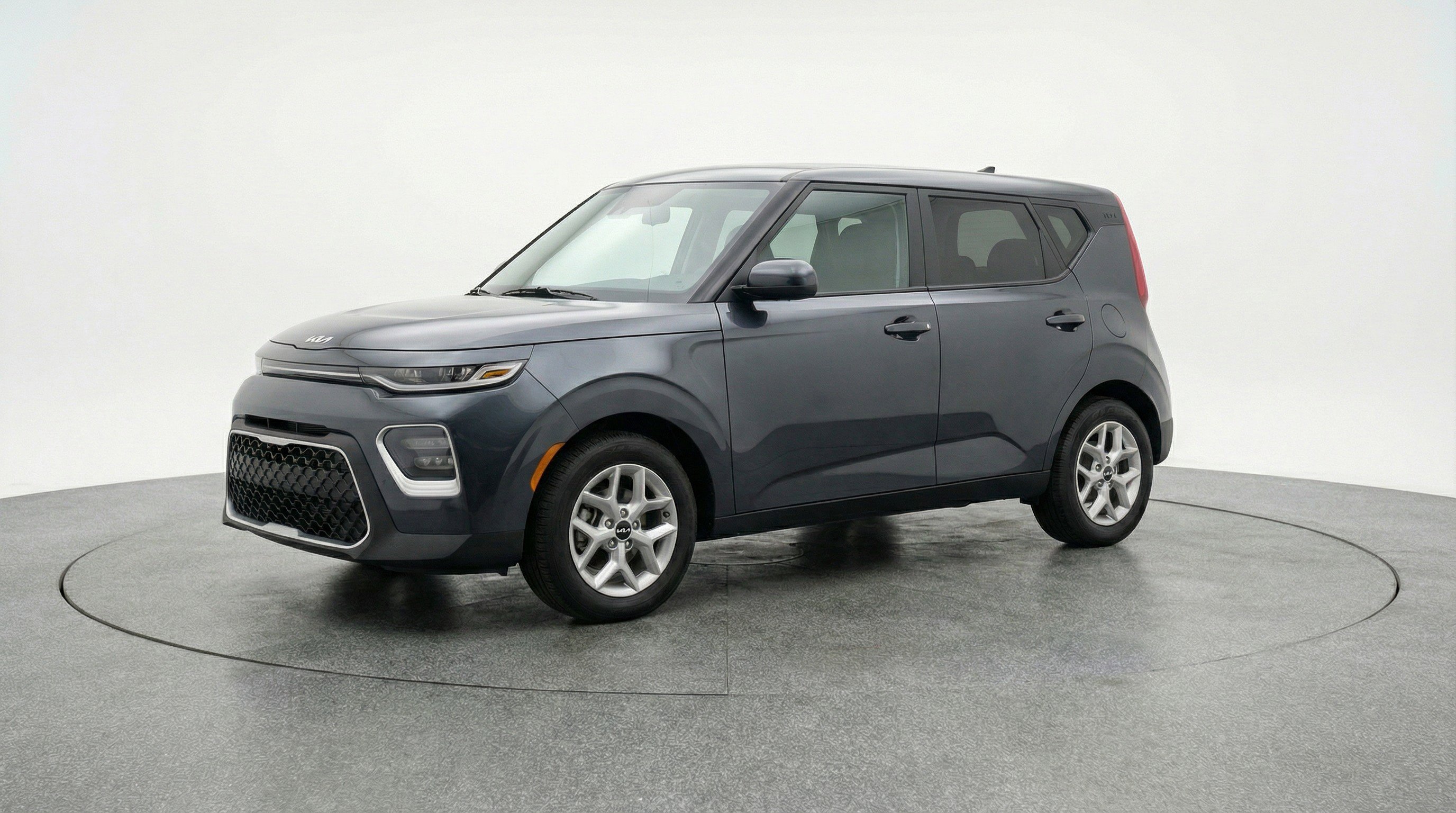 Used 2025 Kia Soul LX w/ LX Technology Package FWD image 3