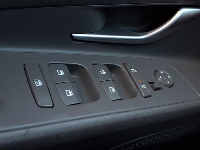 Used 2023 Hyundai Elantra SEL w/ Winter Weather Package FWD image 15