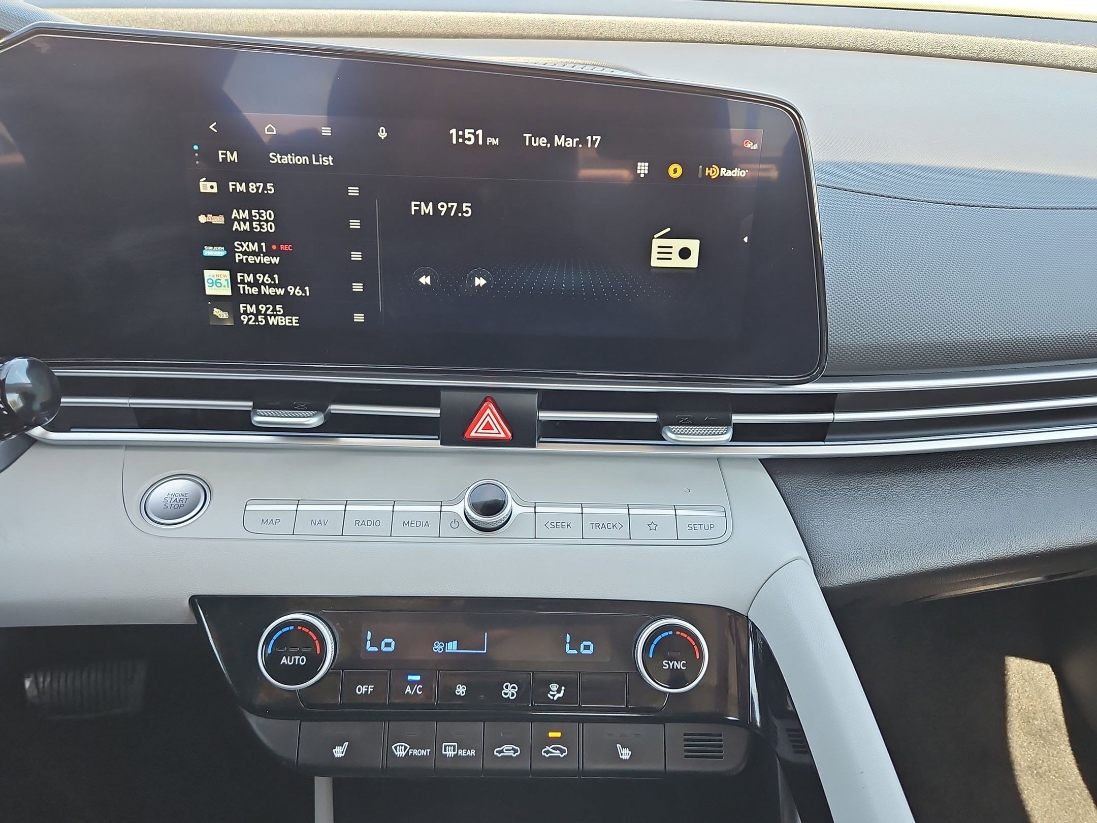 Used 2025 Hyundai Elantra Limited image 25