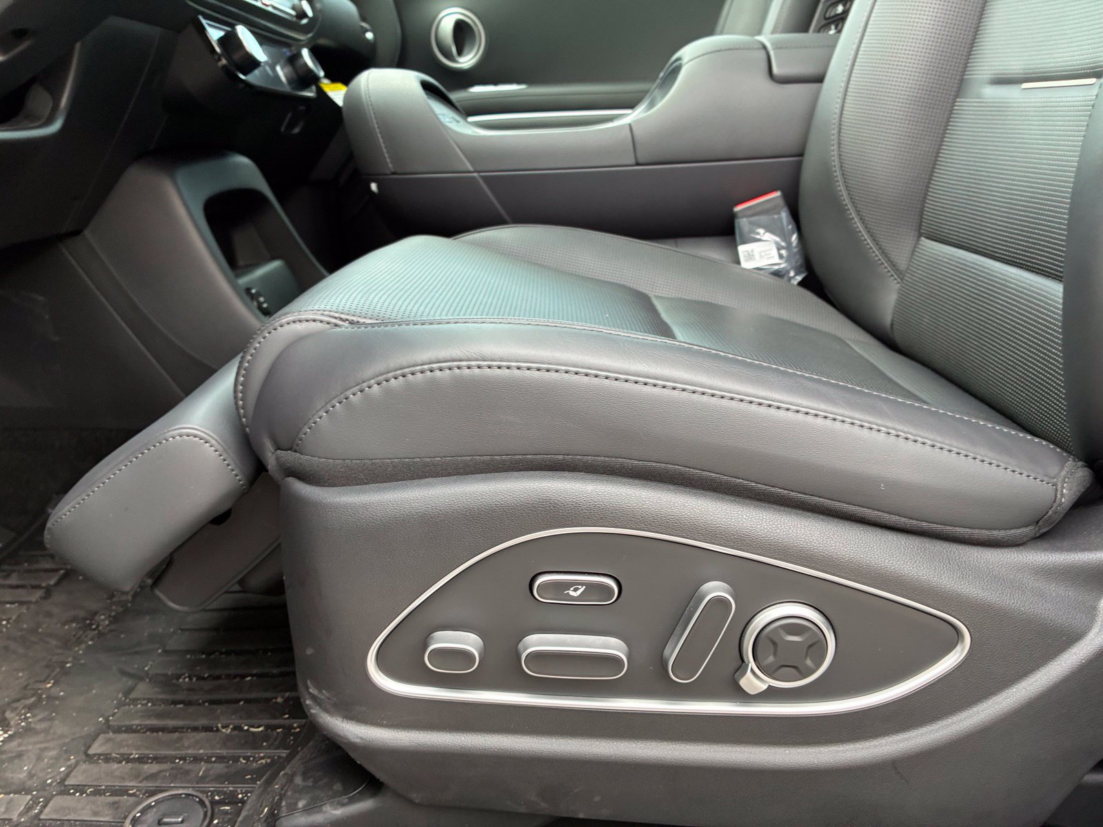 New 2026 Hyundai Palisade Calligraphy FWD image 13