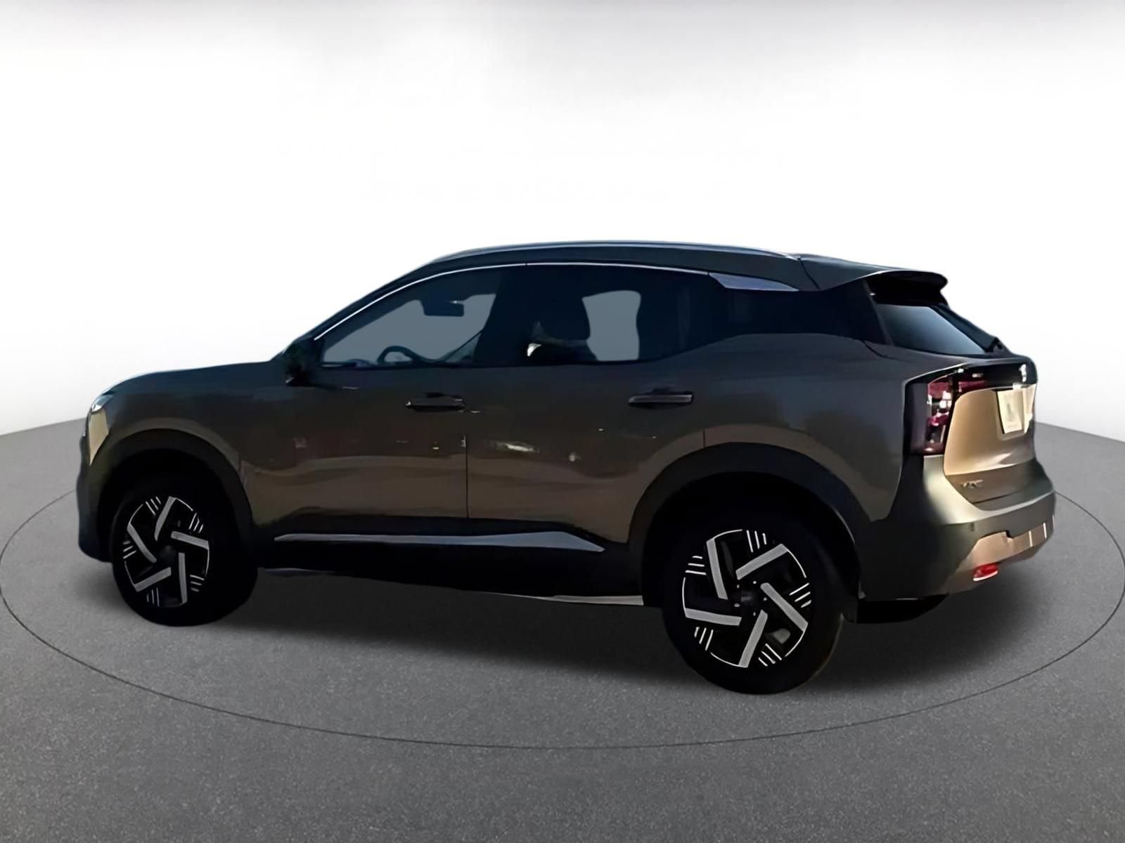 Used 2026 Nissan Kicks SV w/ Cold Weather Package FWD image 9