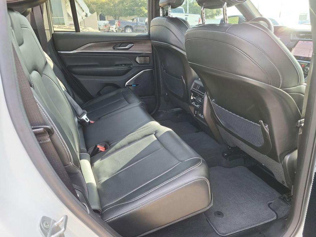 Used 2023 Jeep Grand Cherokee Overland image 28