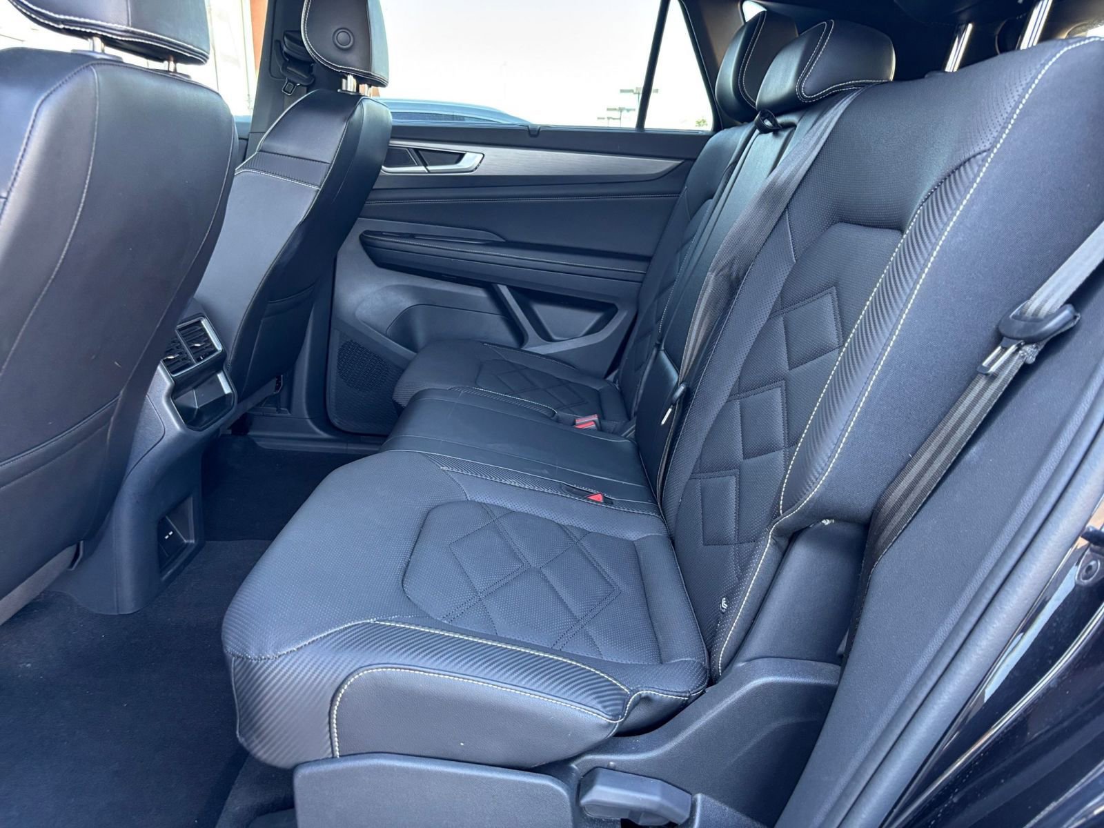 Used 2024 Volkswagen Atlas Cross Sport SE image 25