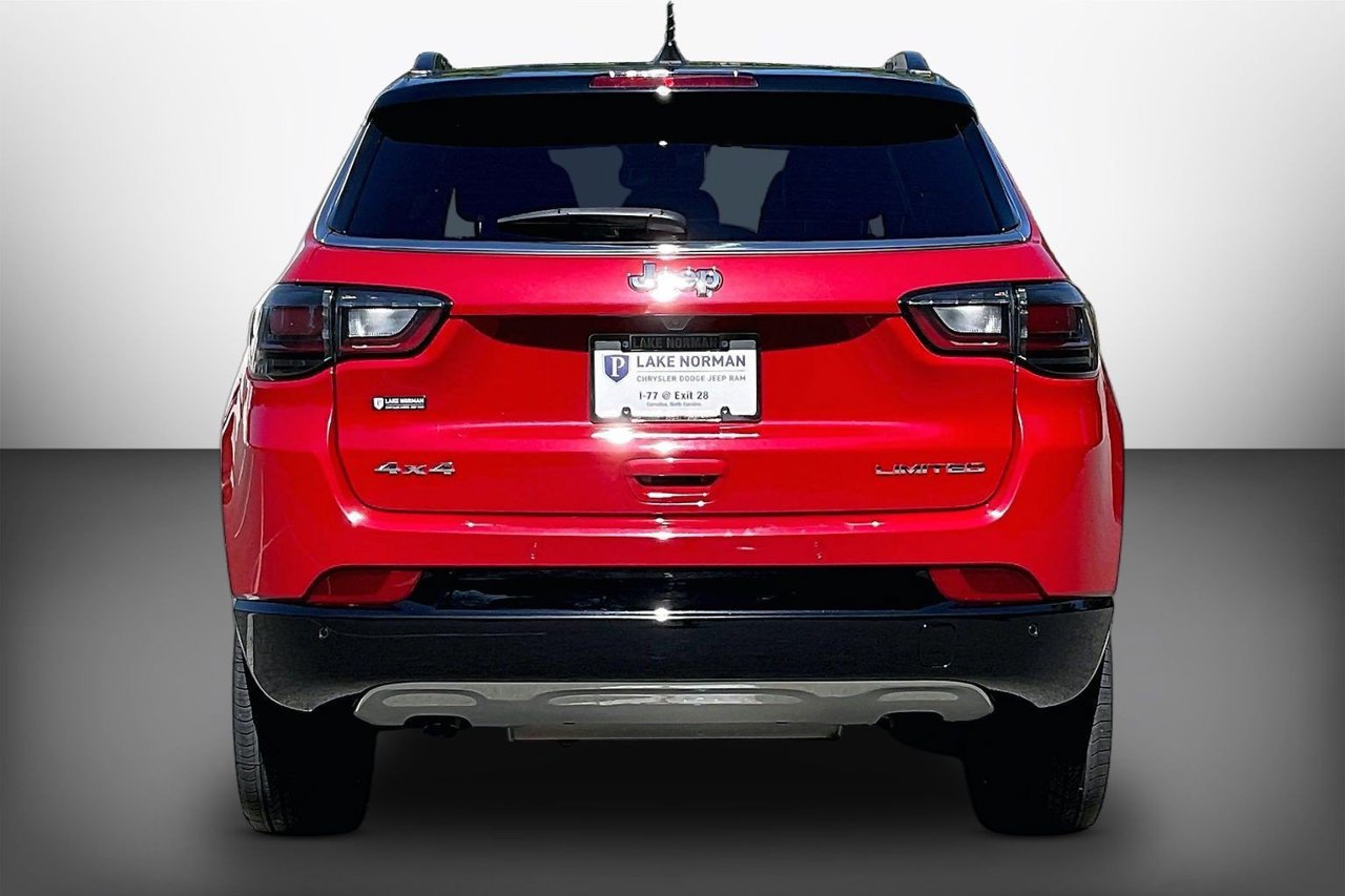 Certified 2024 Jeep Compass Limited w/ Elite Group AWD/4WD image 7