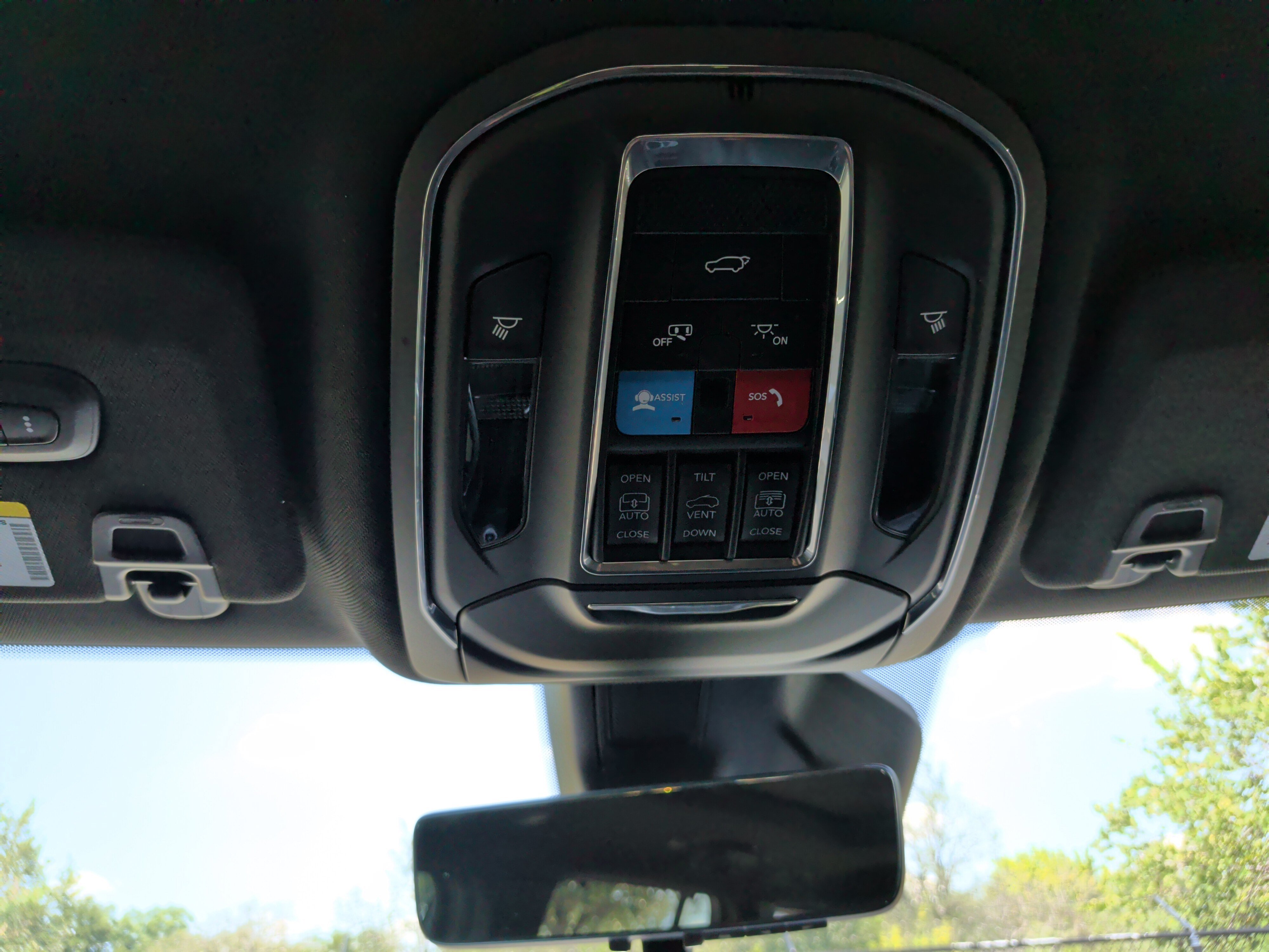 Used 2025 Jeep Grand Cherokee Limited w/ Luxury Tech Group II RWD image 31