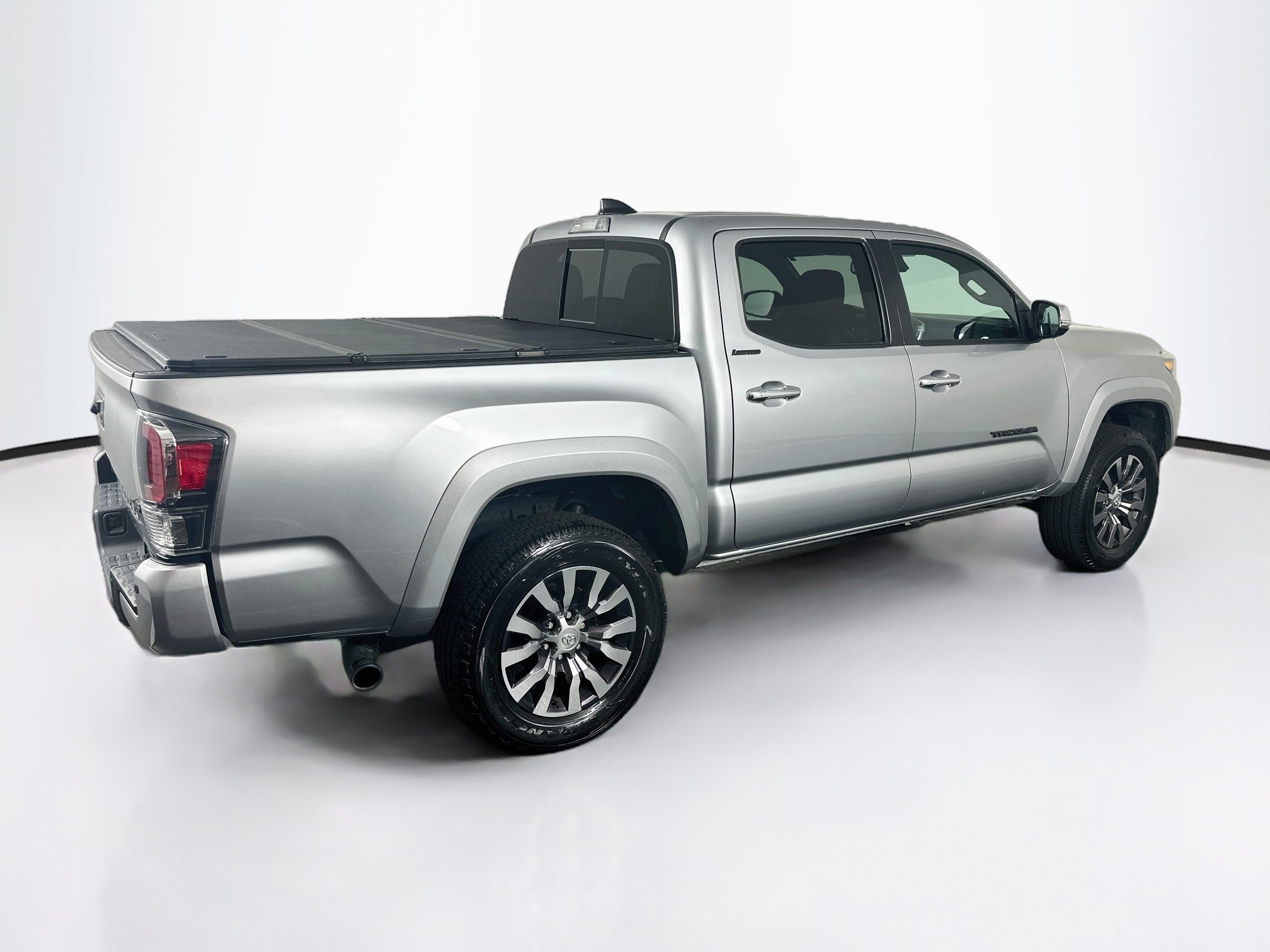 Used 2022 Toyota Tacoma Limited AWD/4WD image 9