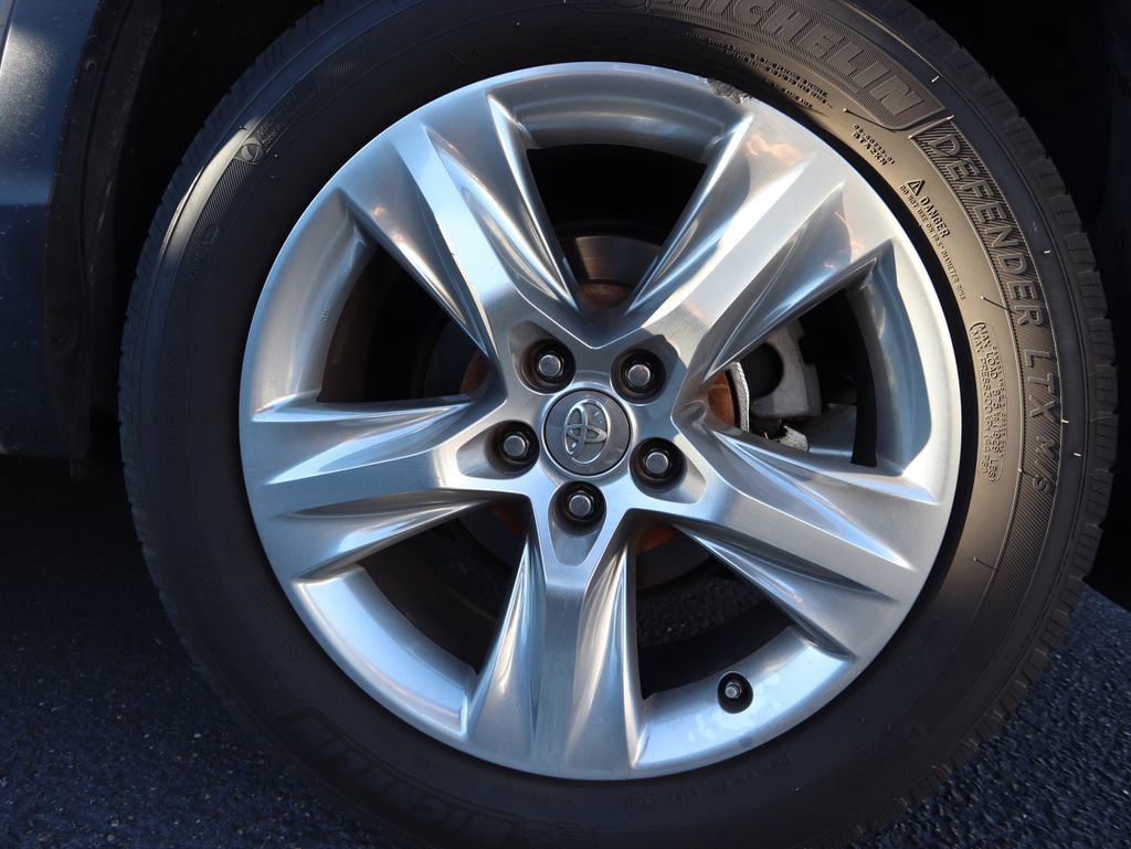 Used 2014 Toyota Highlander Limited image 18