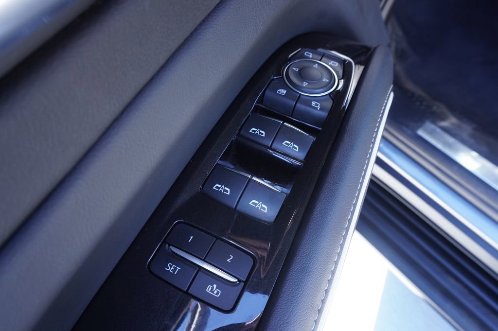 Used 2021 Cadillac Escalade Sport w/ LPO, ONYX Package image 17