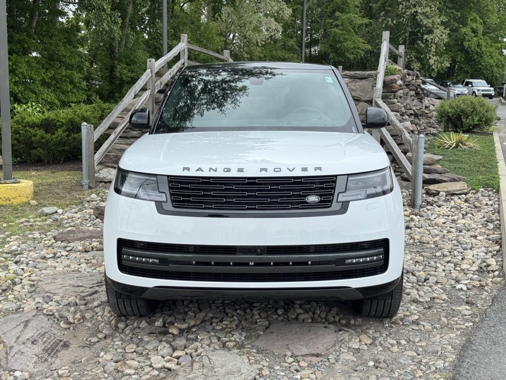 New 2025 Land Rover Range Rover SE image 2