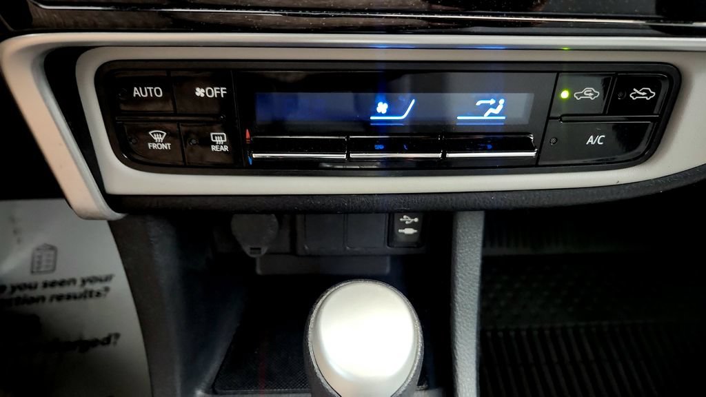 Certified 2019 Toyota Corolla LE FWD image 34
