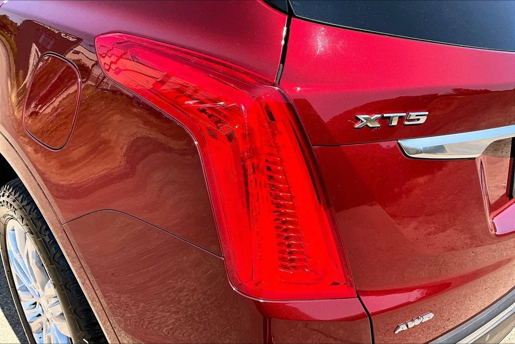 Used 2017 Cadillac XT5 Premium Luxury w/ Driver Assist Package AWD/4WD image 28