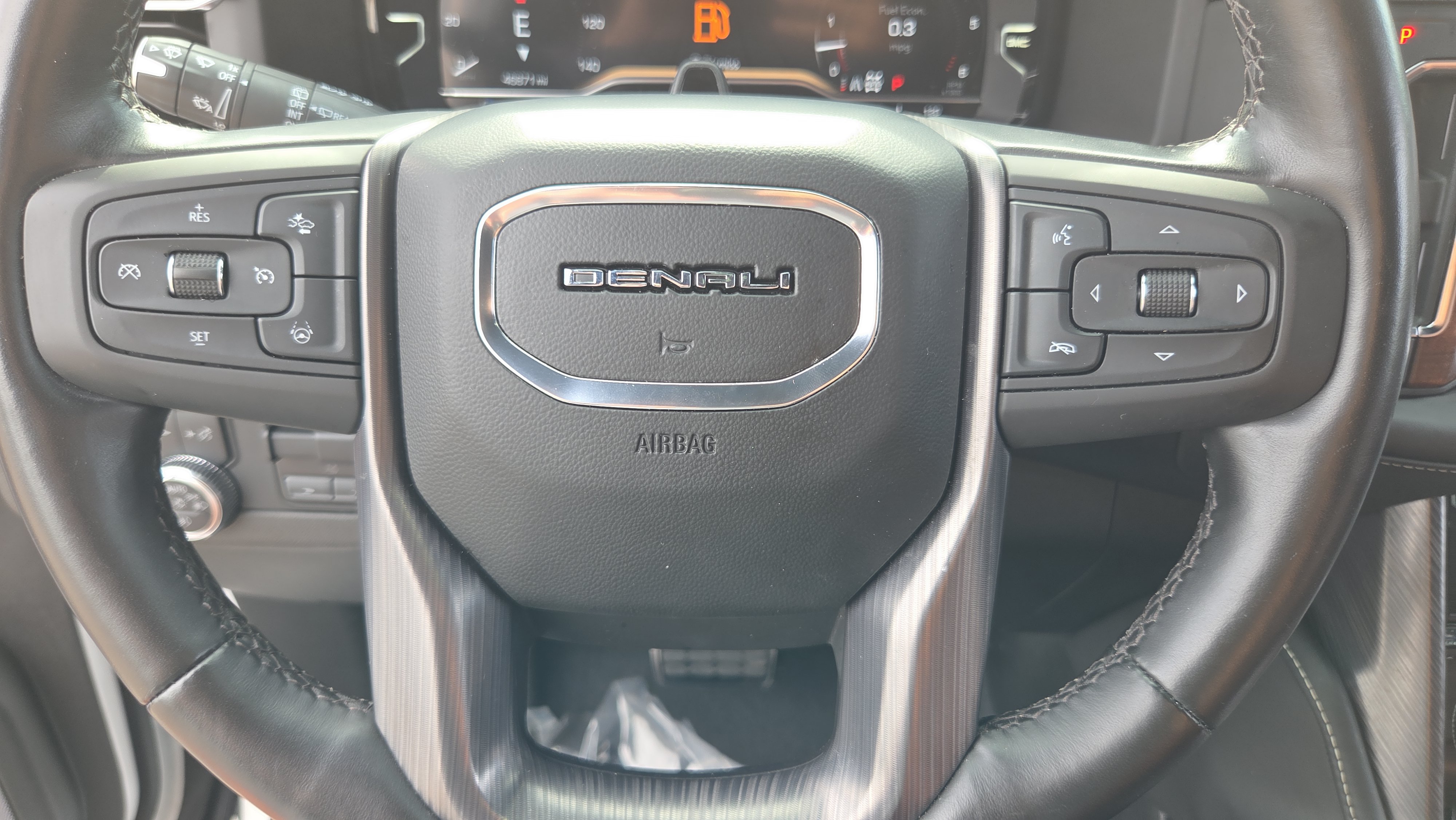 Certified 2023 GMC Yukon Denali Ultimate AWD/4WD image 24