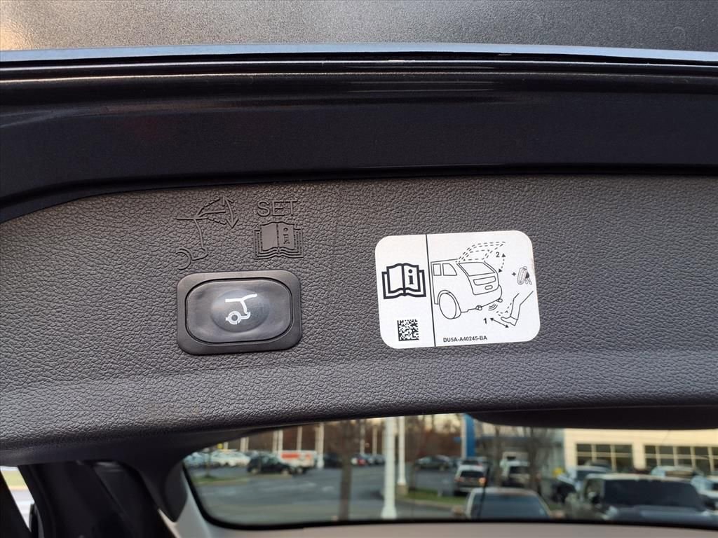 Used 2018 Ford Escape Titanium w/ Ford Safe & Smart Package image 25