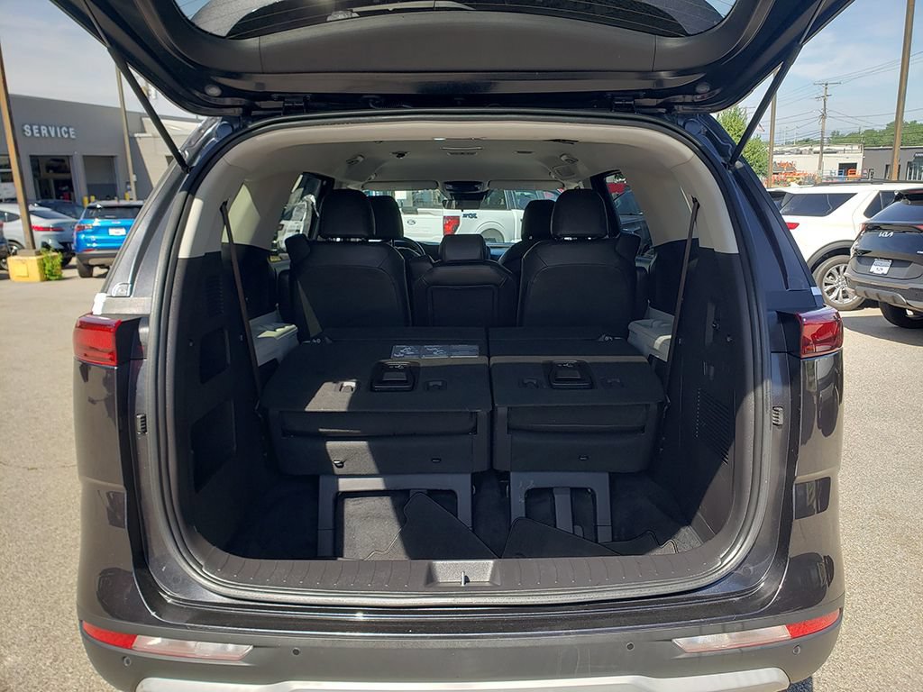Used 2022 Kia Carnival LX FWD image 14
