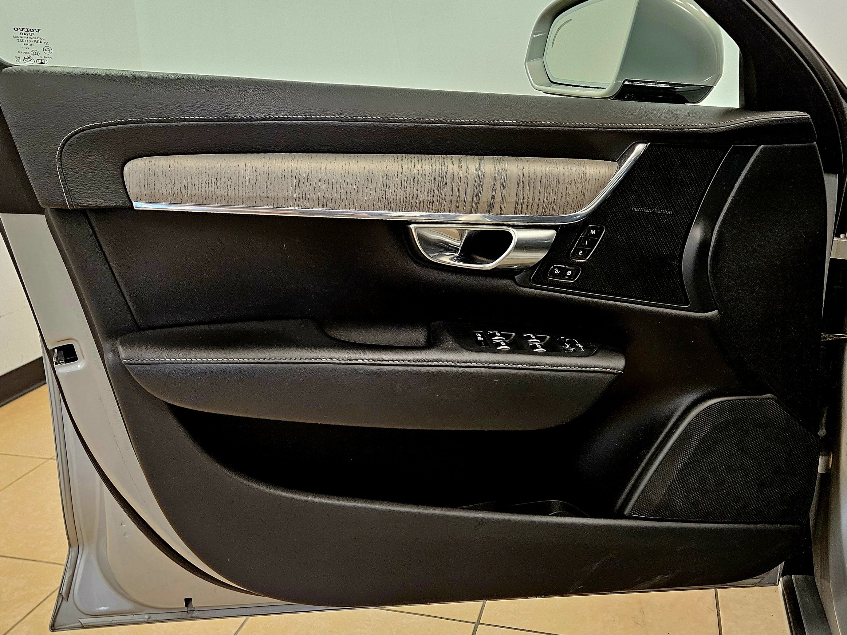 Used 2023 Volvo S90 B6 Ultimate w/ Protection Package Premier image 12