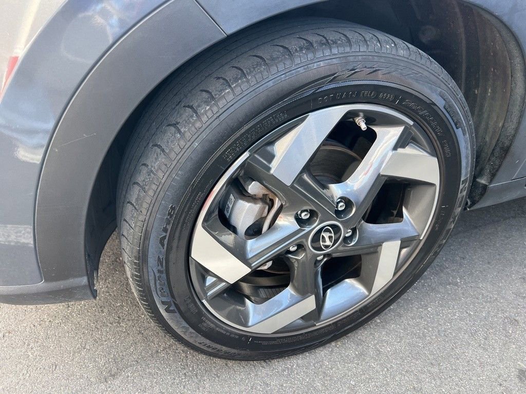 Used 2023 Hyundai Venue SE image 11