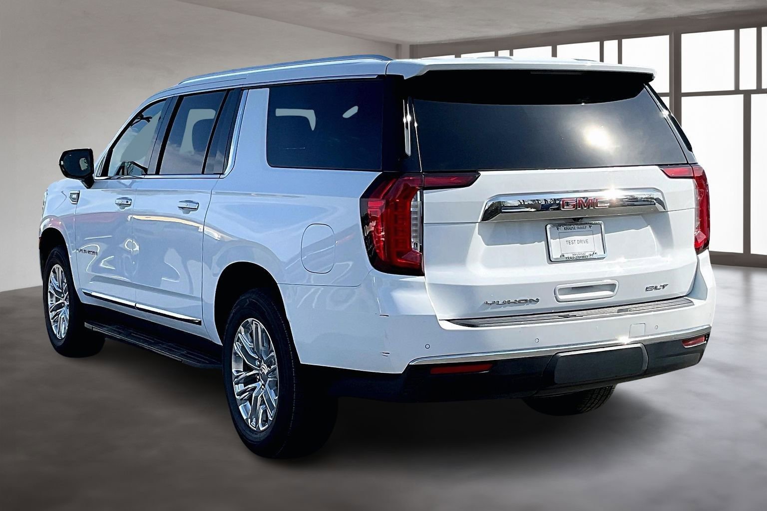 Used 2024 GMC Yukon XL SLT image 4
