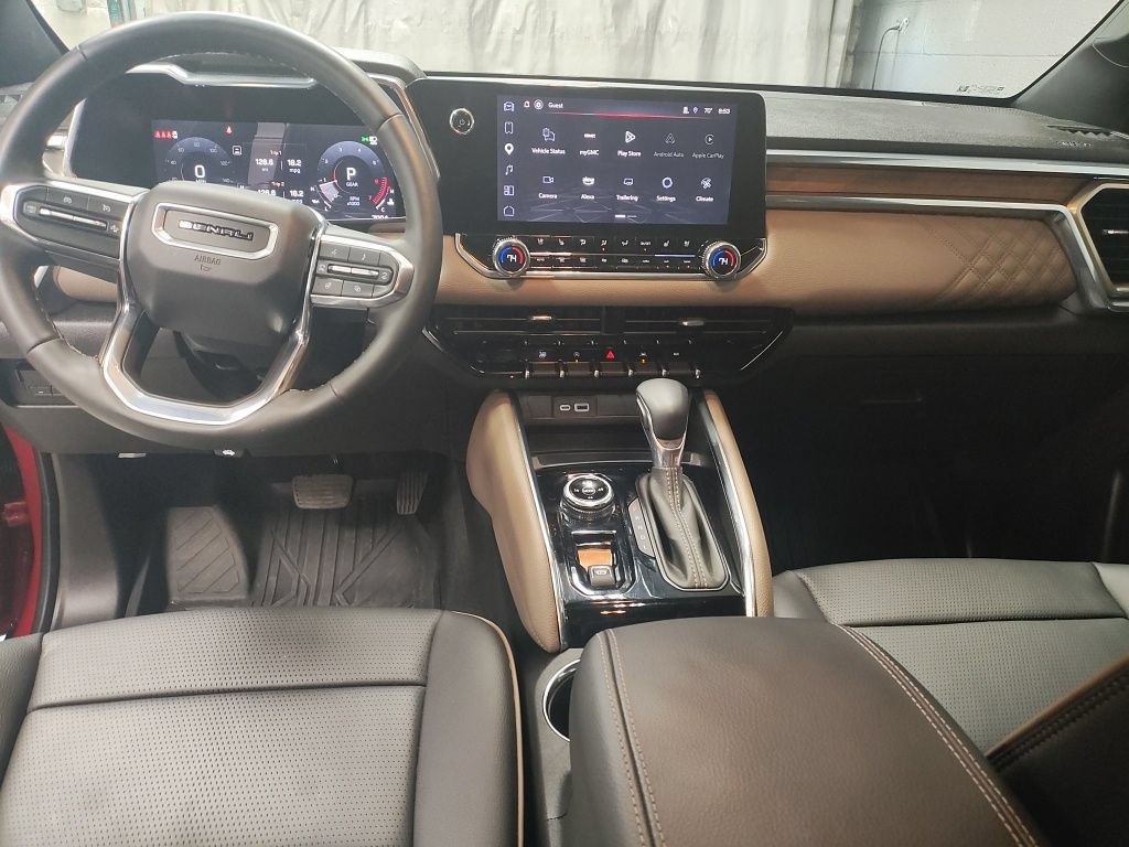 Used 2025 GMC Canyon Denali AWD/4WD image 30