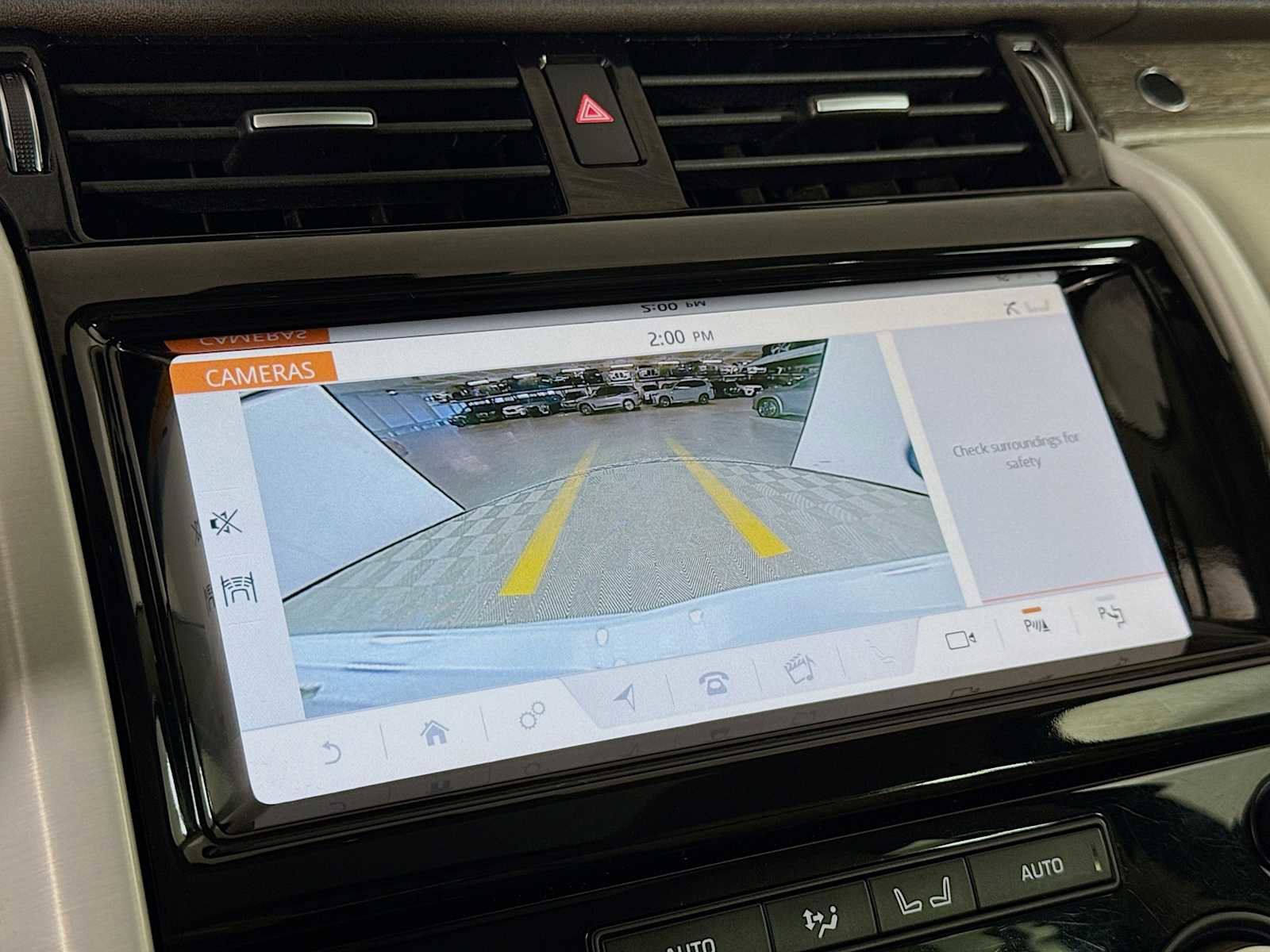 Used 2020 Land Rover Discovery HSE image 15