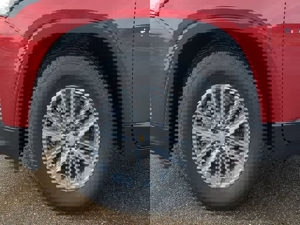 Used 2024 Chevrolet Traverse LT image 13