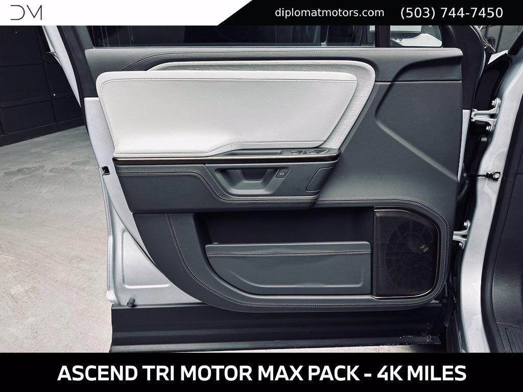 Used 2025 Rivian R1S Premium Dual AWD/4WD image 28
