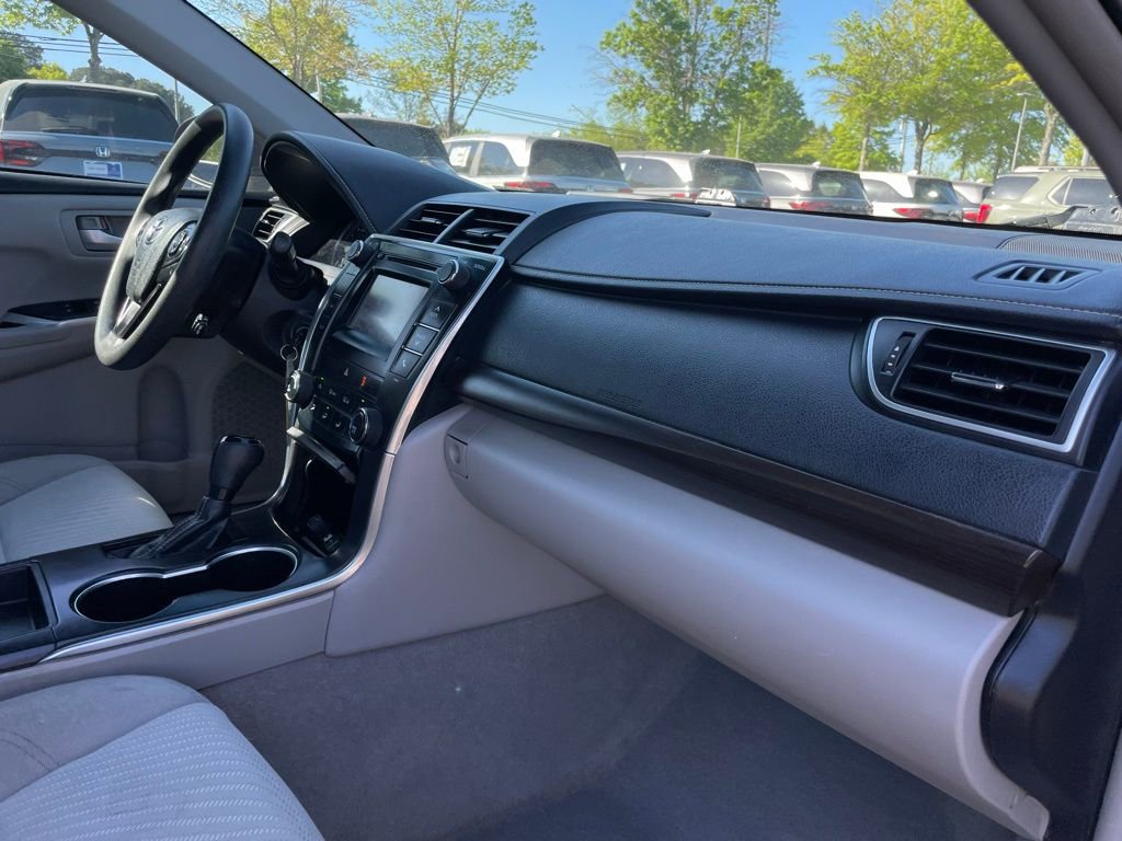 Used 2016 Toyota Camry LE image 32