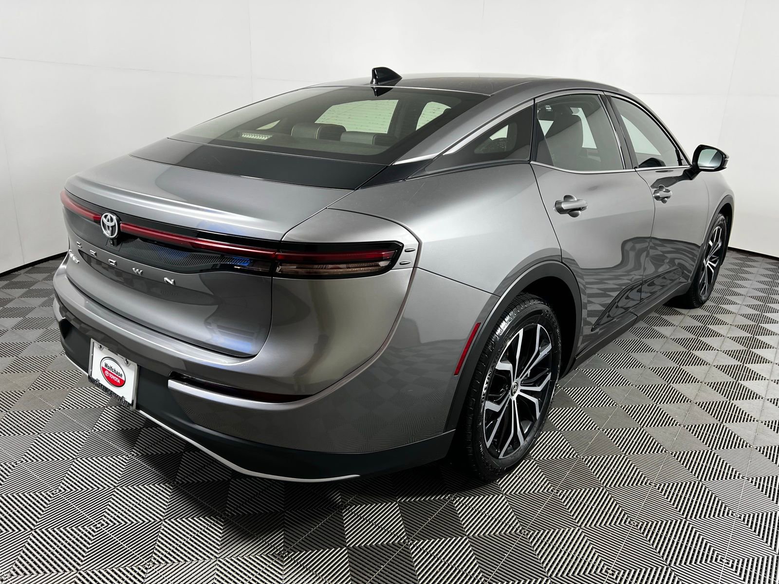 Certified 2025 Toyota Crown XLE image 5