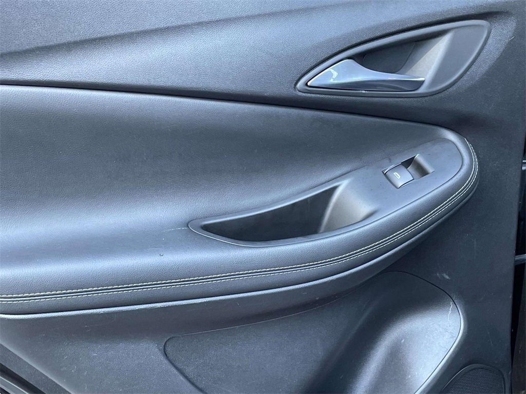 Used 2022 Buick Encore GX Select image 10