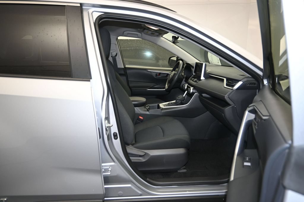 Used 2025 Toyota RAV4 LE AWD/4WD image 26