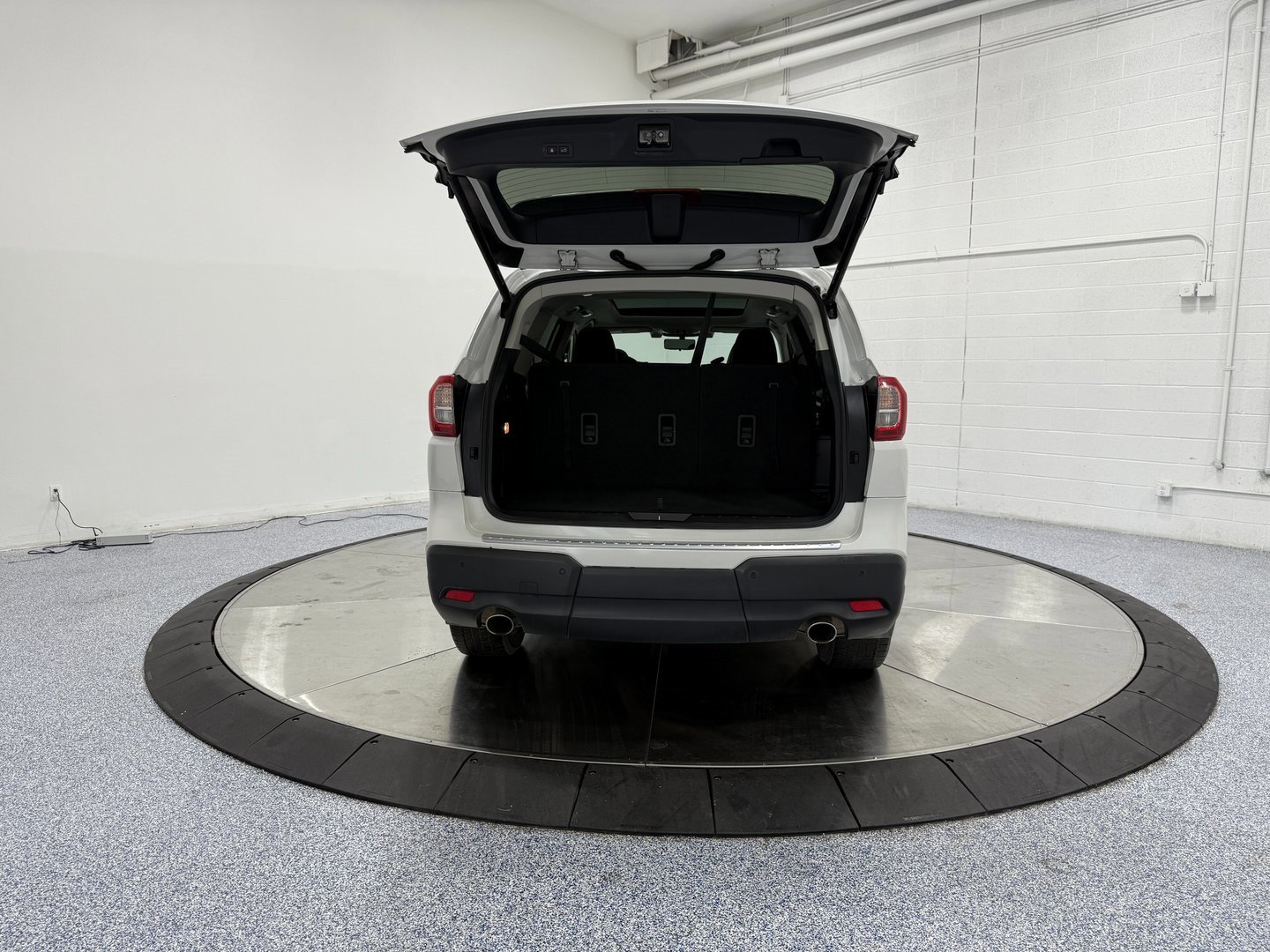 Used 2022 Subaru Ascent Touring w/ Popular Package #2A image 9