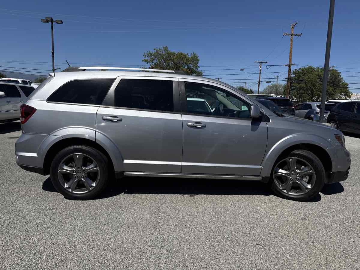 Used 2017 Dodge Journey Crossroad image 4