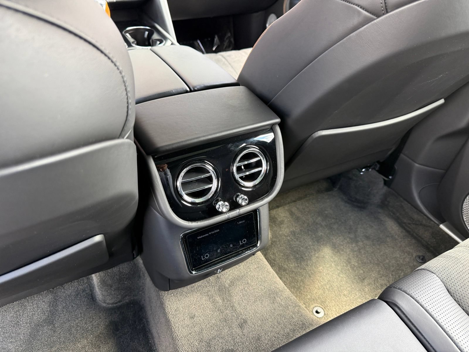 Used 2023 Bentley Bentayga AWD/4WD image 40
