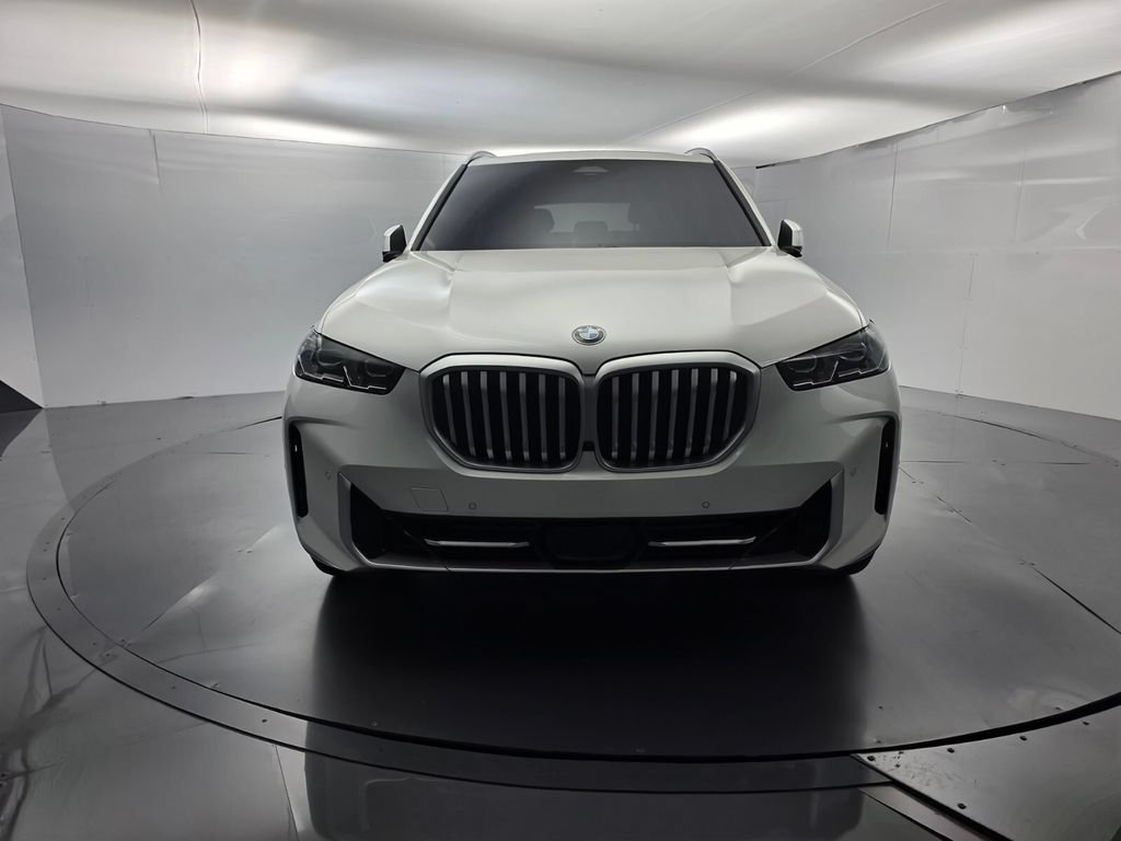 Certified 2024 BMW X5 xDrive40i w/ Premium Package AWD/4WD image 2