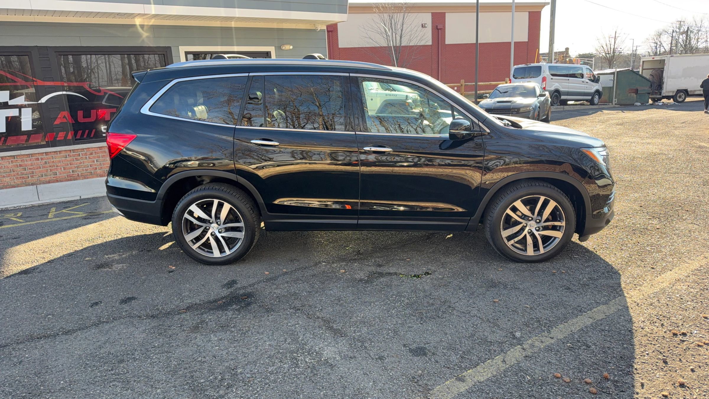 Used 2016 Honda Pilot Elite image 4