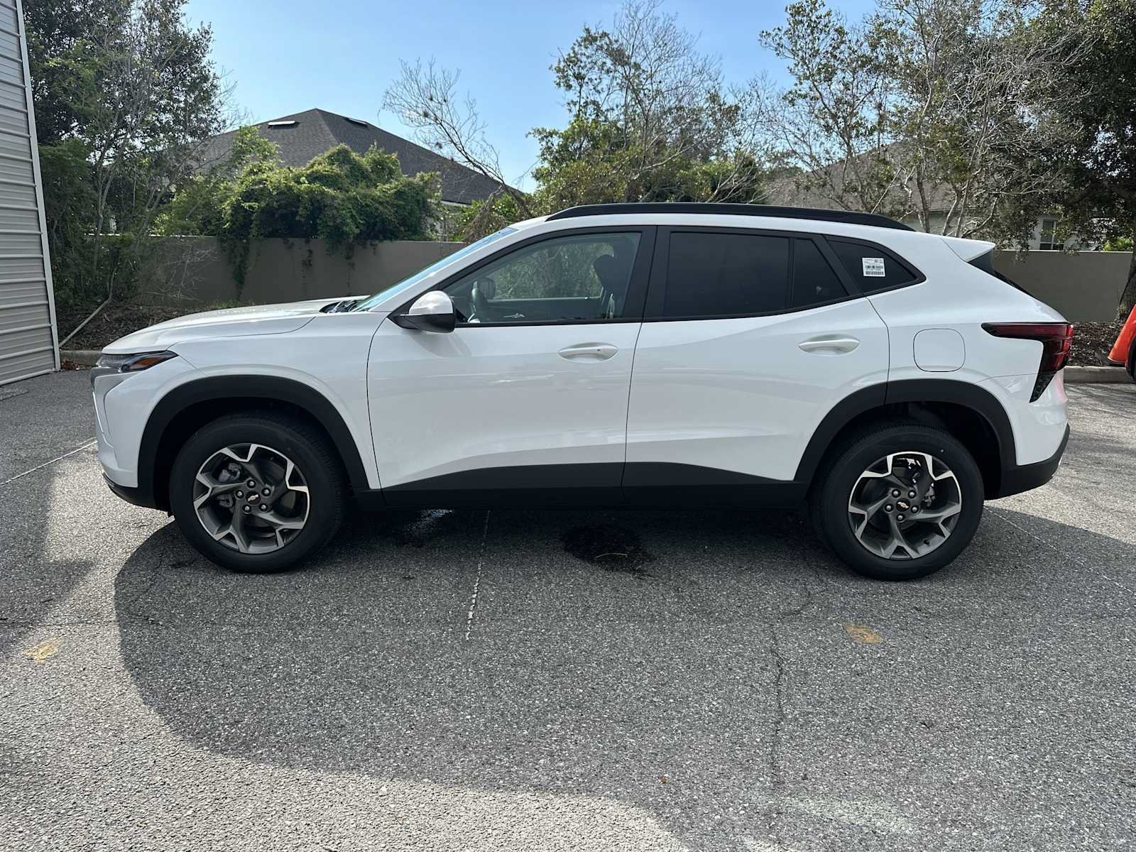 New 2026 Chevrolet Trax LT w/ LT Convenience Package FWD image 3