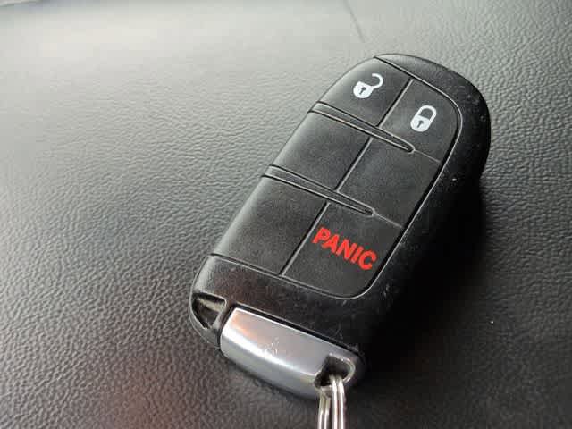 Used 2019 Jeep Grand Cherokee Laredo AWD/4WD image 32