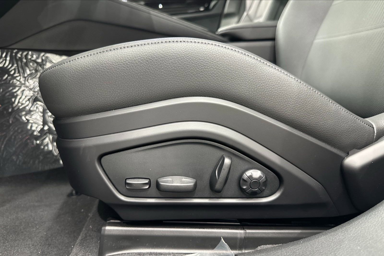 Certified 2024 Porsche Panamera 4 image 26