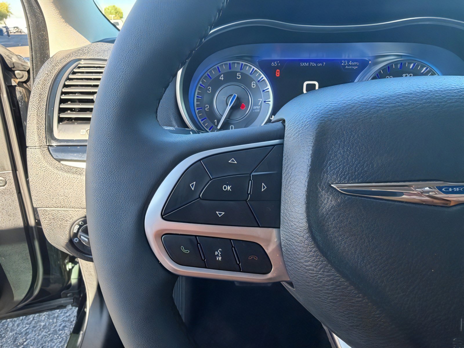 Used 2023 Chrysler 300 Touring w/ Sport Appearance Package image 29