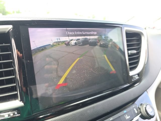 Used 2023 Chrysler Pacifica Touring-L FWD image 23
