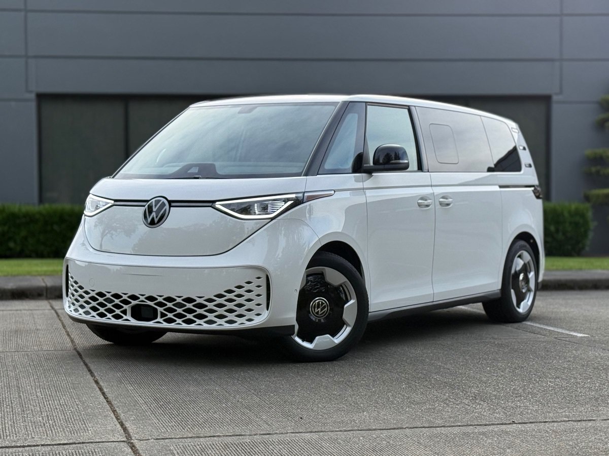 Used 2025 Volkswagen ID. Buzz Pro S RWD image 8